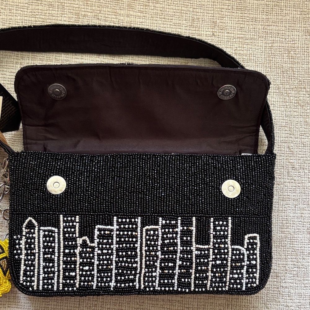 Viral Black Beaded NYC Cityscape Shoulder Bag - Picture 5 of 8